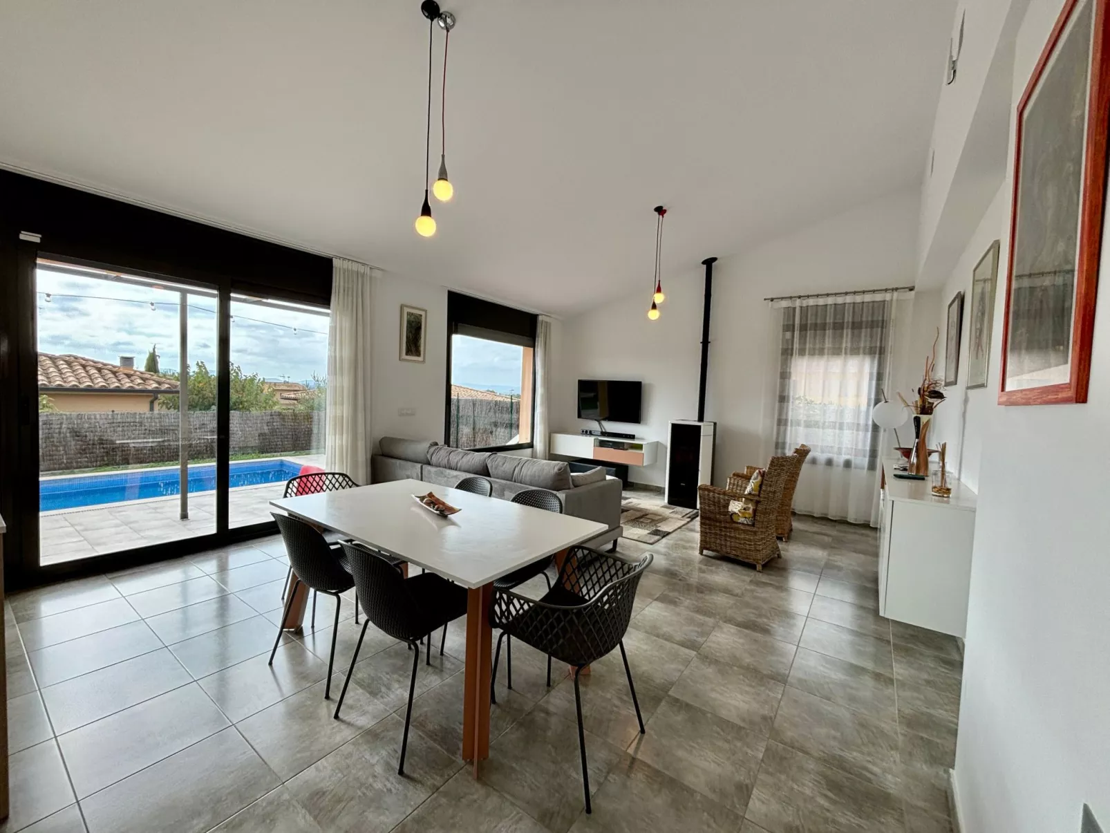 Modernes Einfamilienhaus mit Pool-Binnen