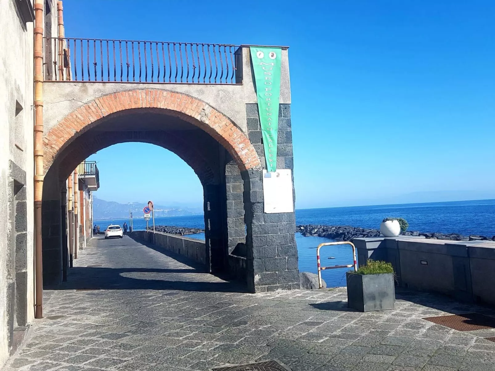 "Sicily-Etna-Taormina"-Binnen