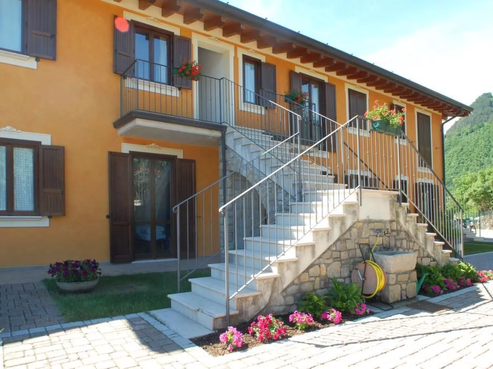 "Dreizimmerwohnung mit Balkon-Binnen