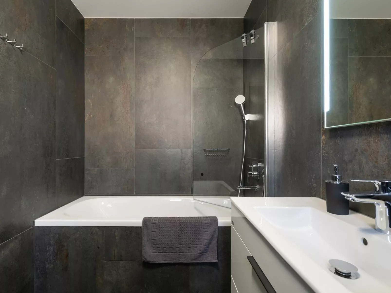 4 SZ mit Bad en suite Pool und Sommerküche-Binnen