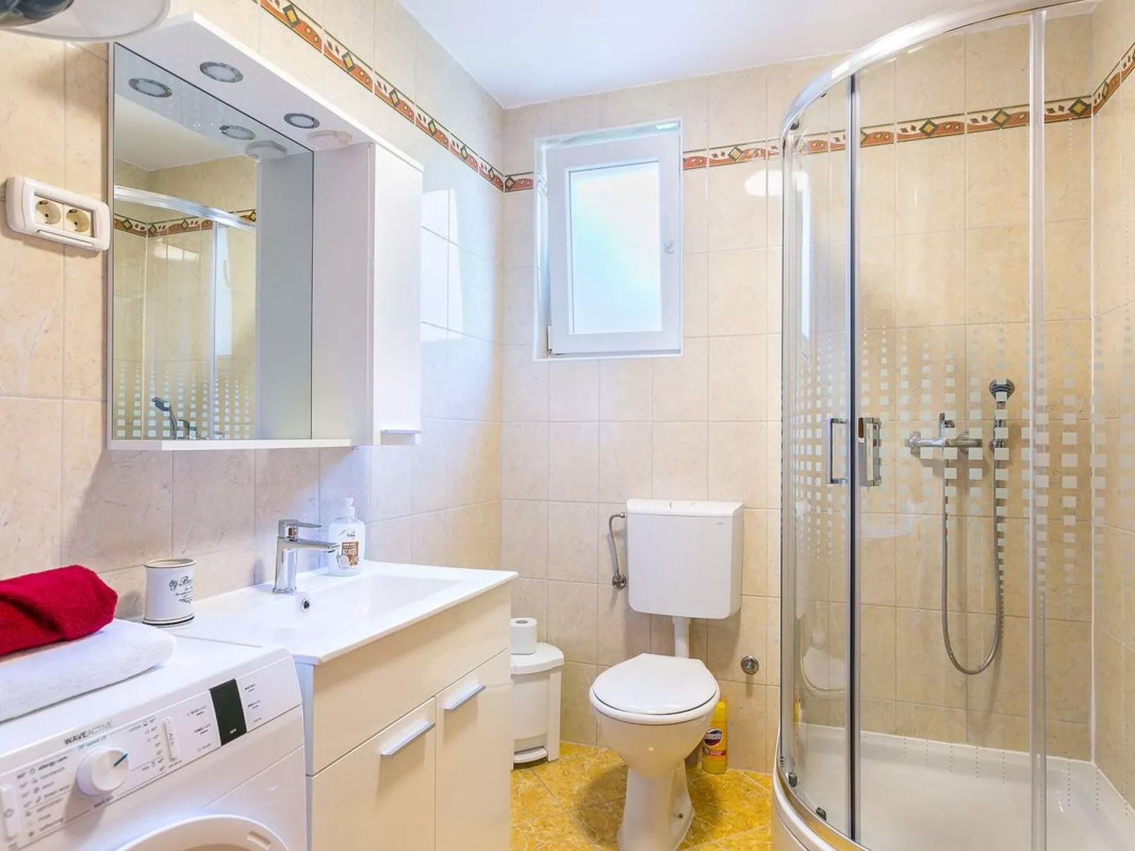 Für bis zu vier Personen, 400m vom Sandstrand-Binnen