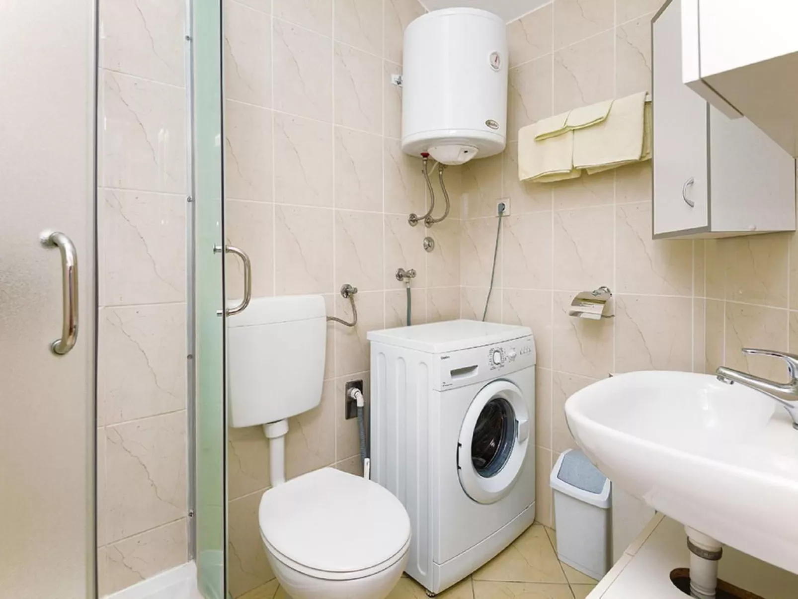 Moderne Ferienwohnung mit jacuzzi-Binnen