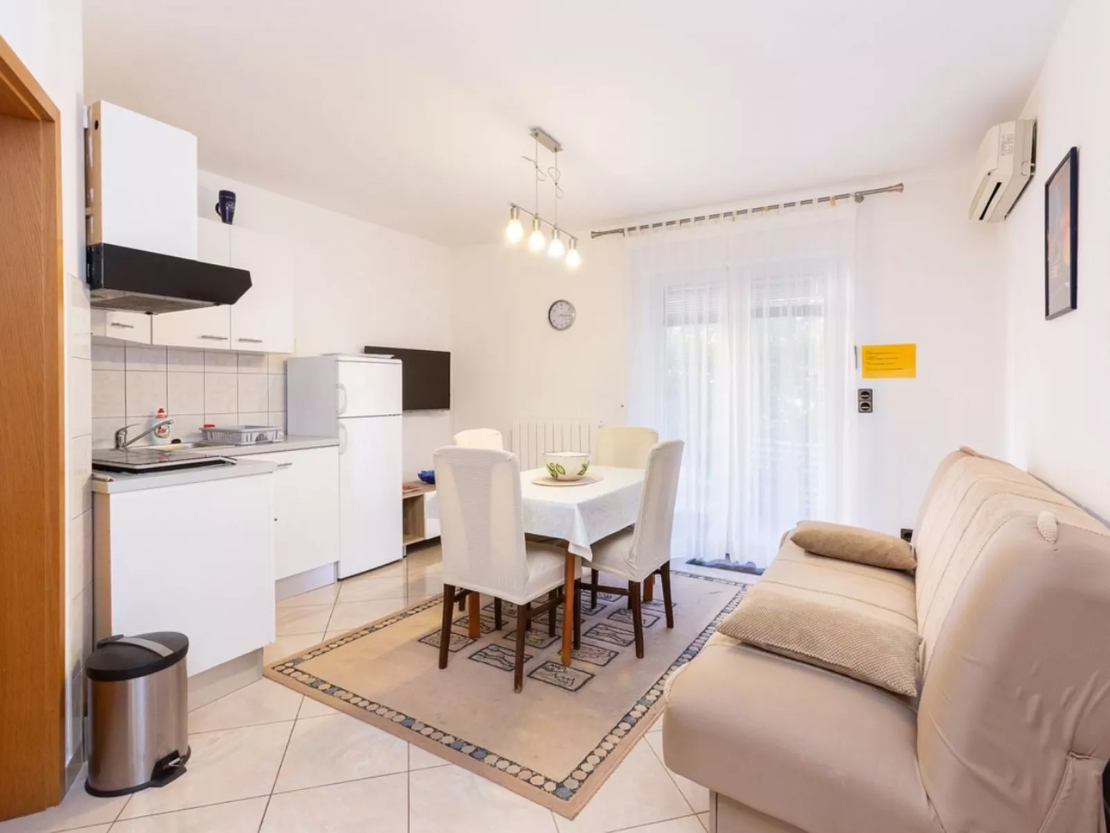 In der Nähe des Sandstrandes-Binnen