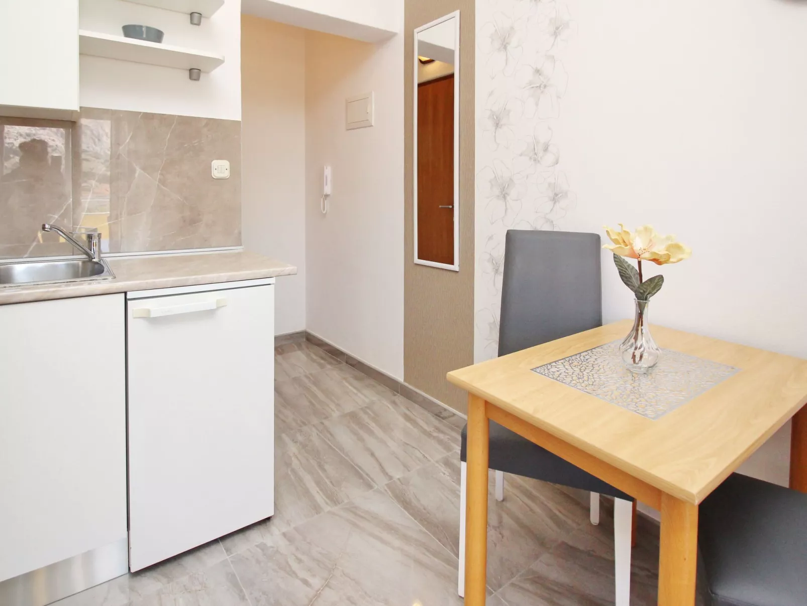 In Baška mit Eigenem Balkon-Binnen