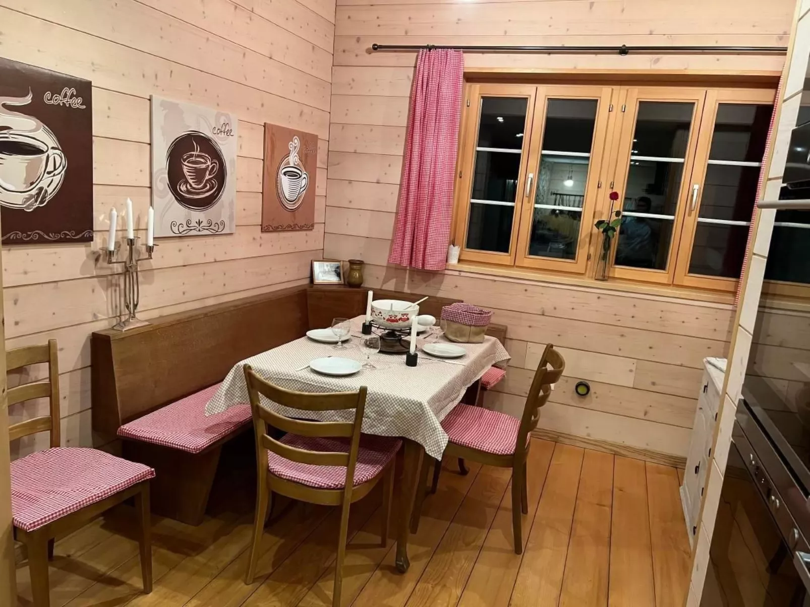 House in the Clouds-Binnen