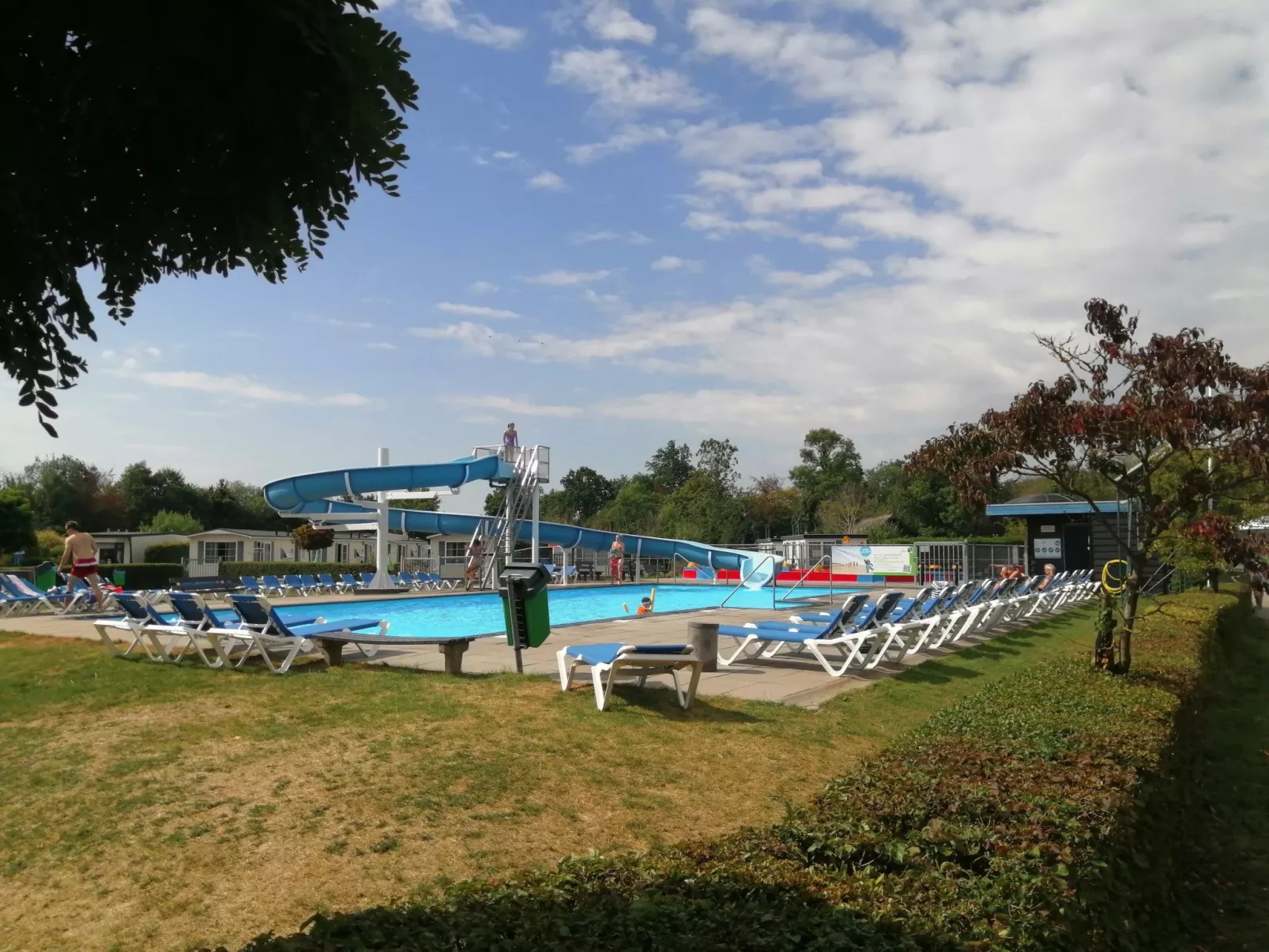 Gemütliches Chalet mit Terrasse-Binnen