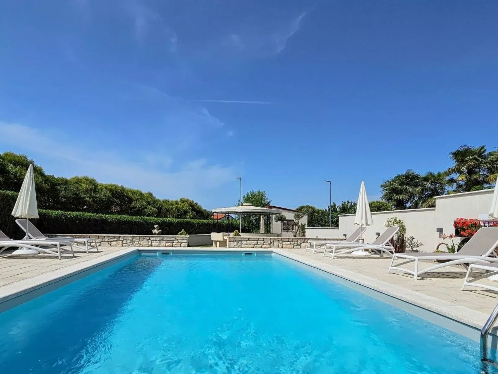 "Olimpia 3" mit Terrasse-Buiten