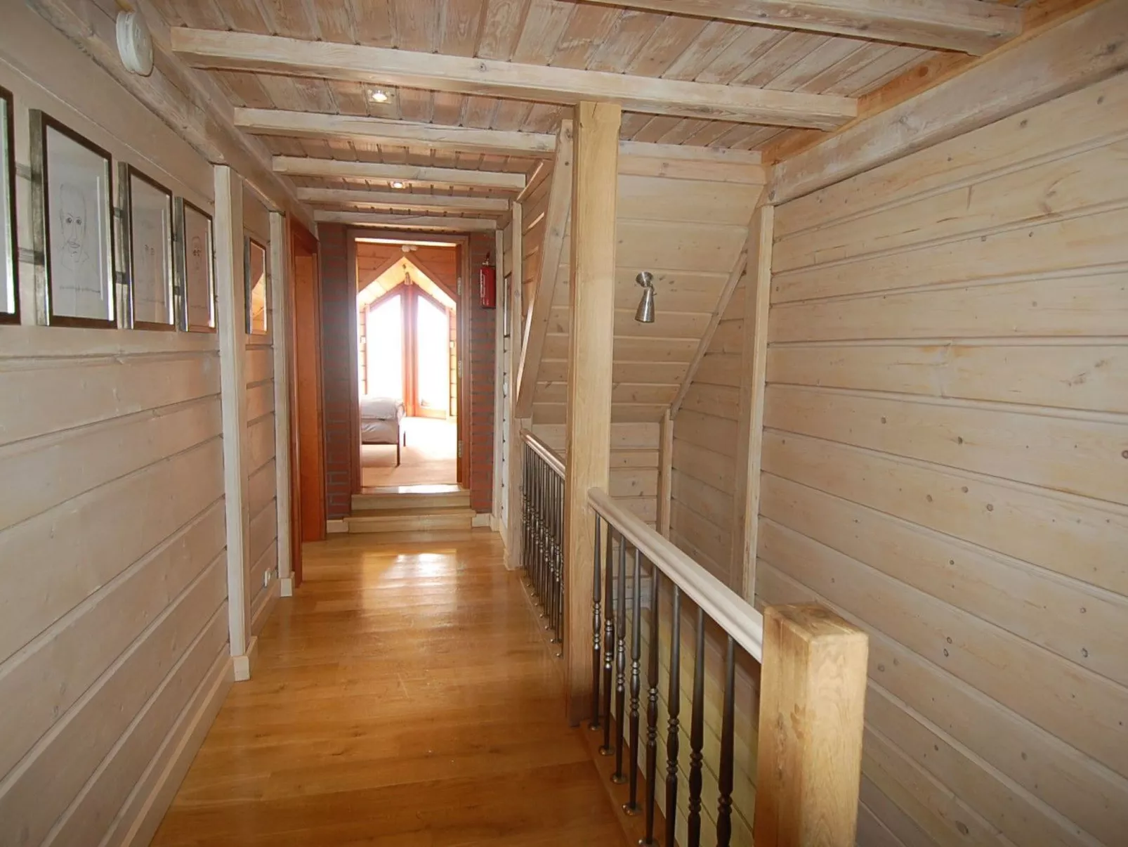 Mit Schwimmbad-Binnen