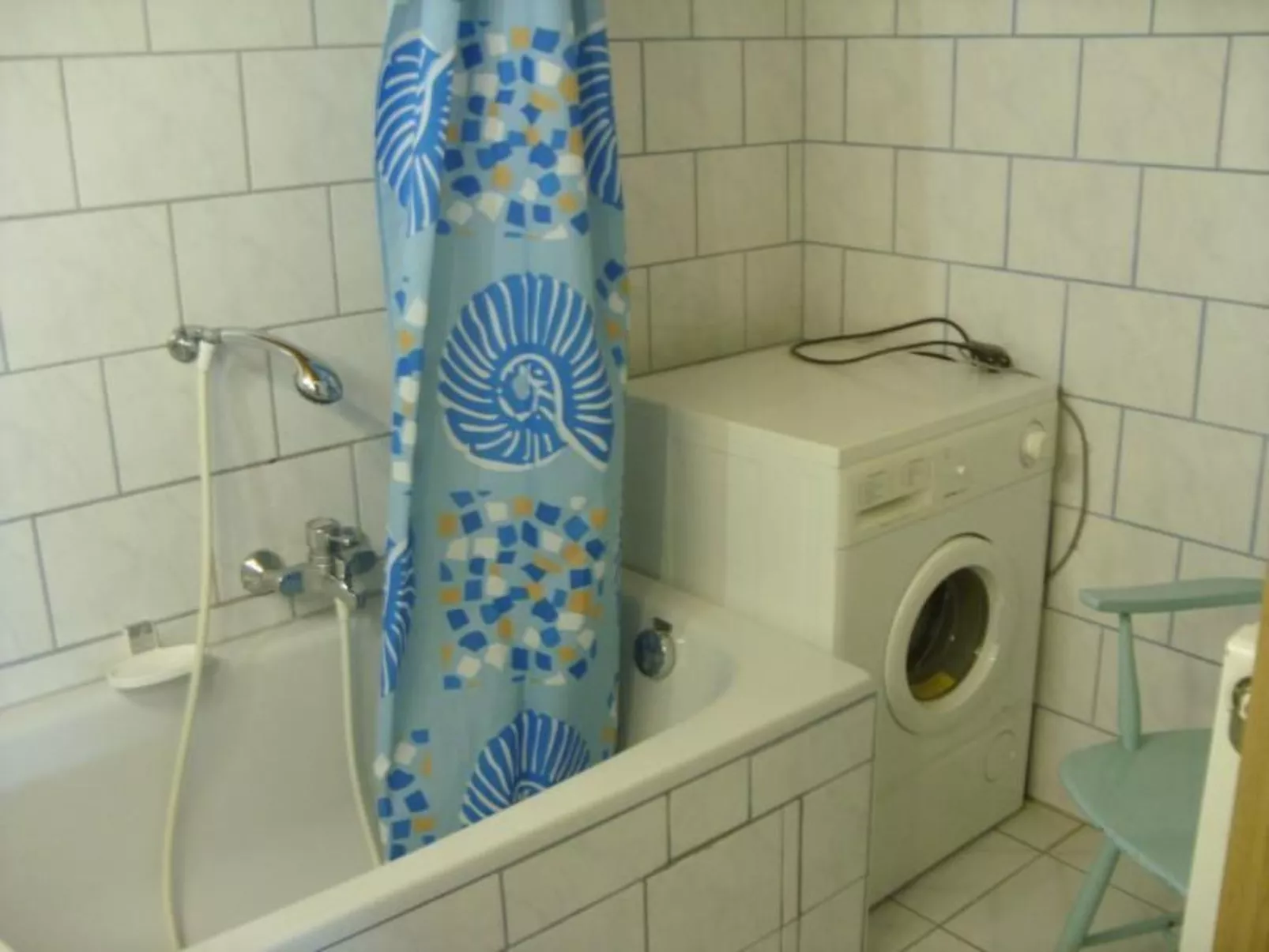 Mit Terrasse und Parkplatz-Binnen