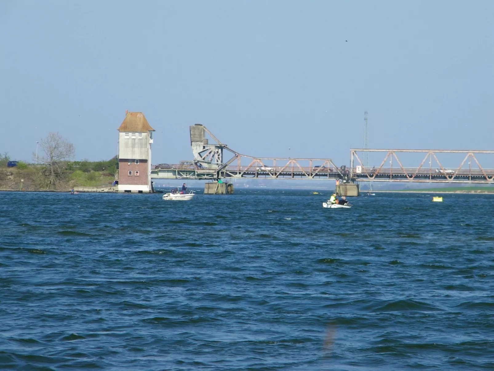 Haus in Zimmert mit Terrasse, Grill und Garten-Buiten
