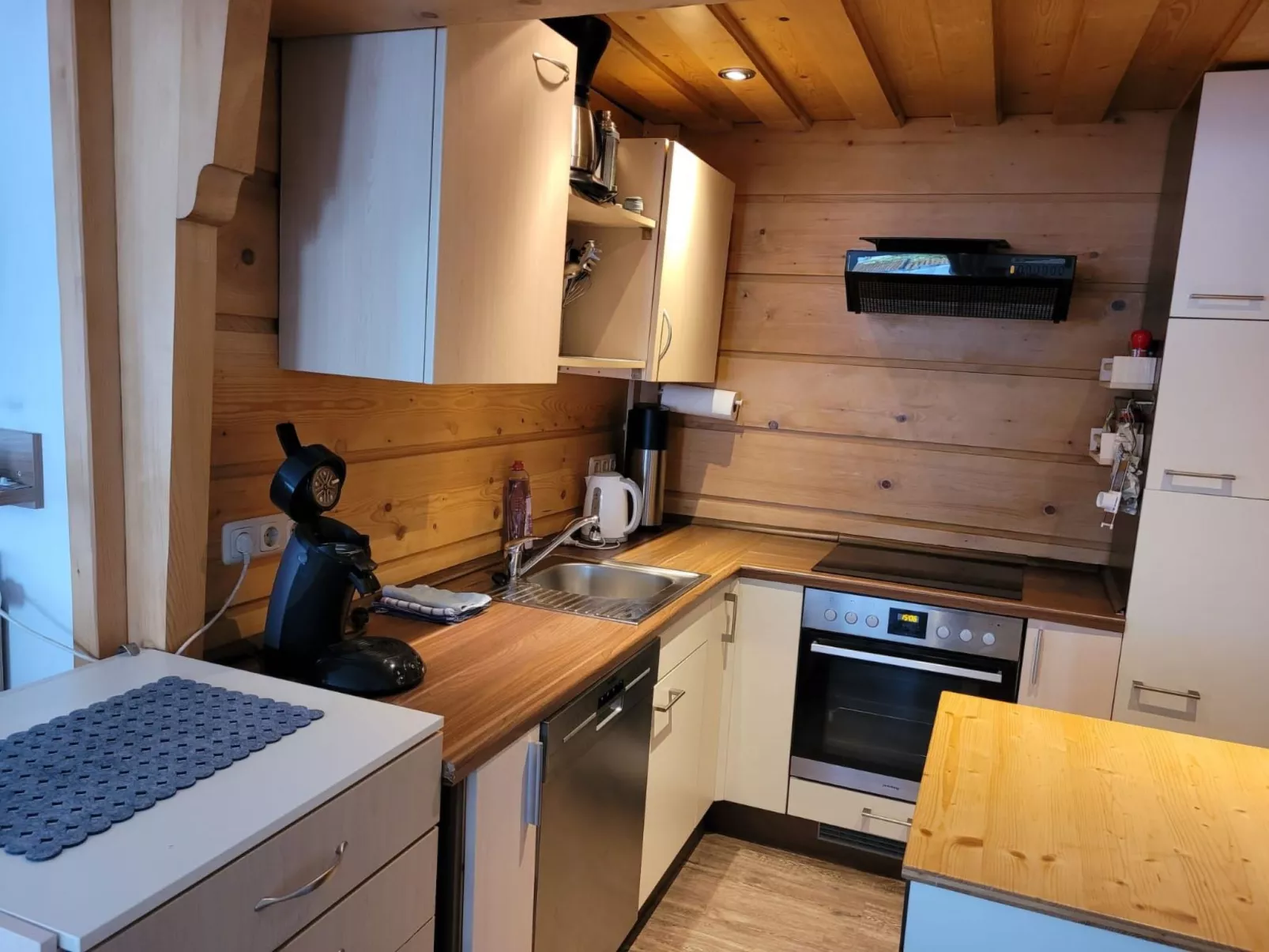 Bergwiese mit Balkon-Binnen