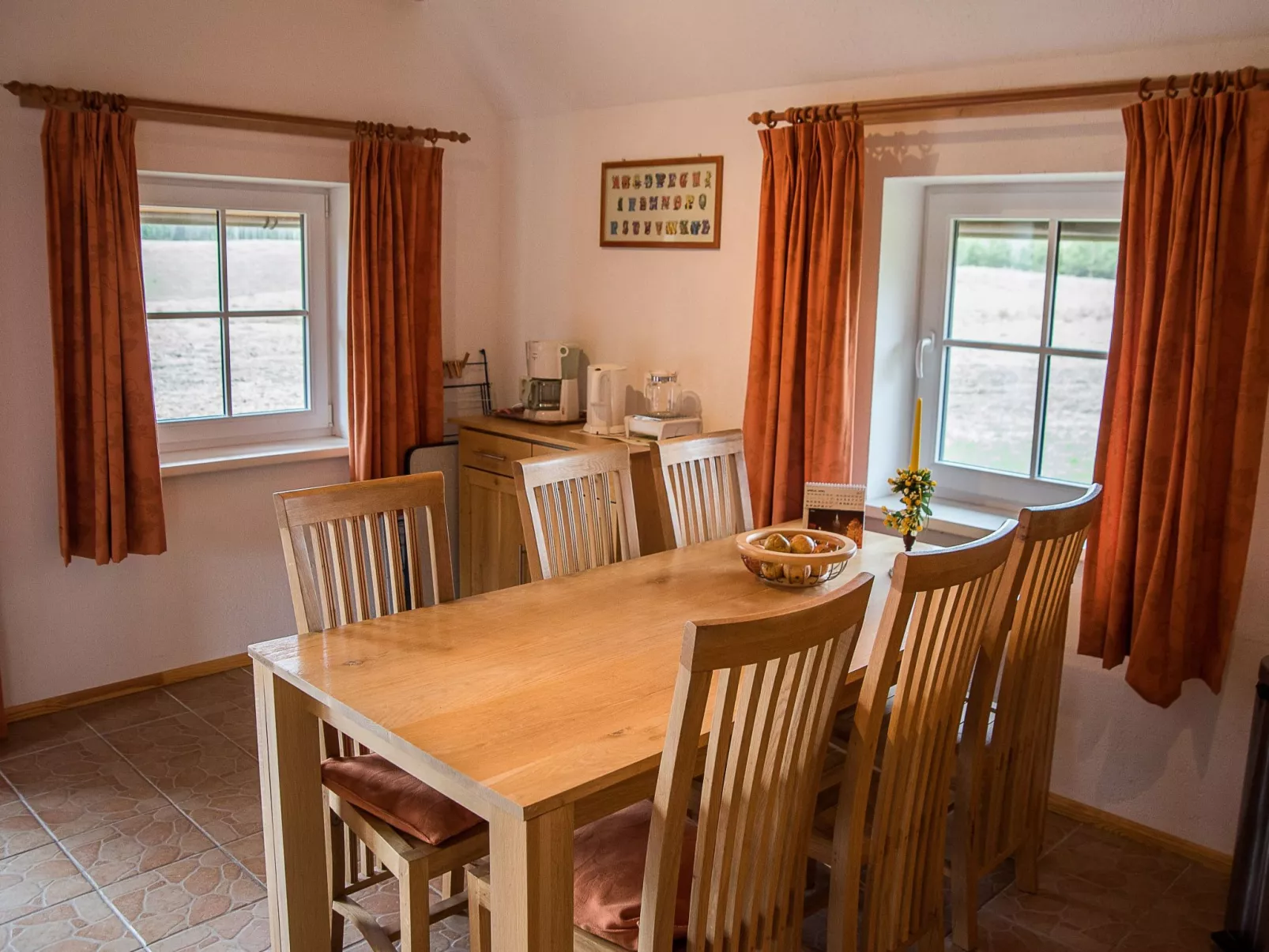 Fuchsbau in Waldnähe