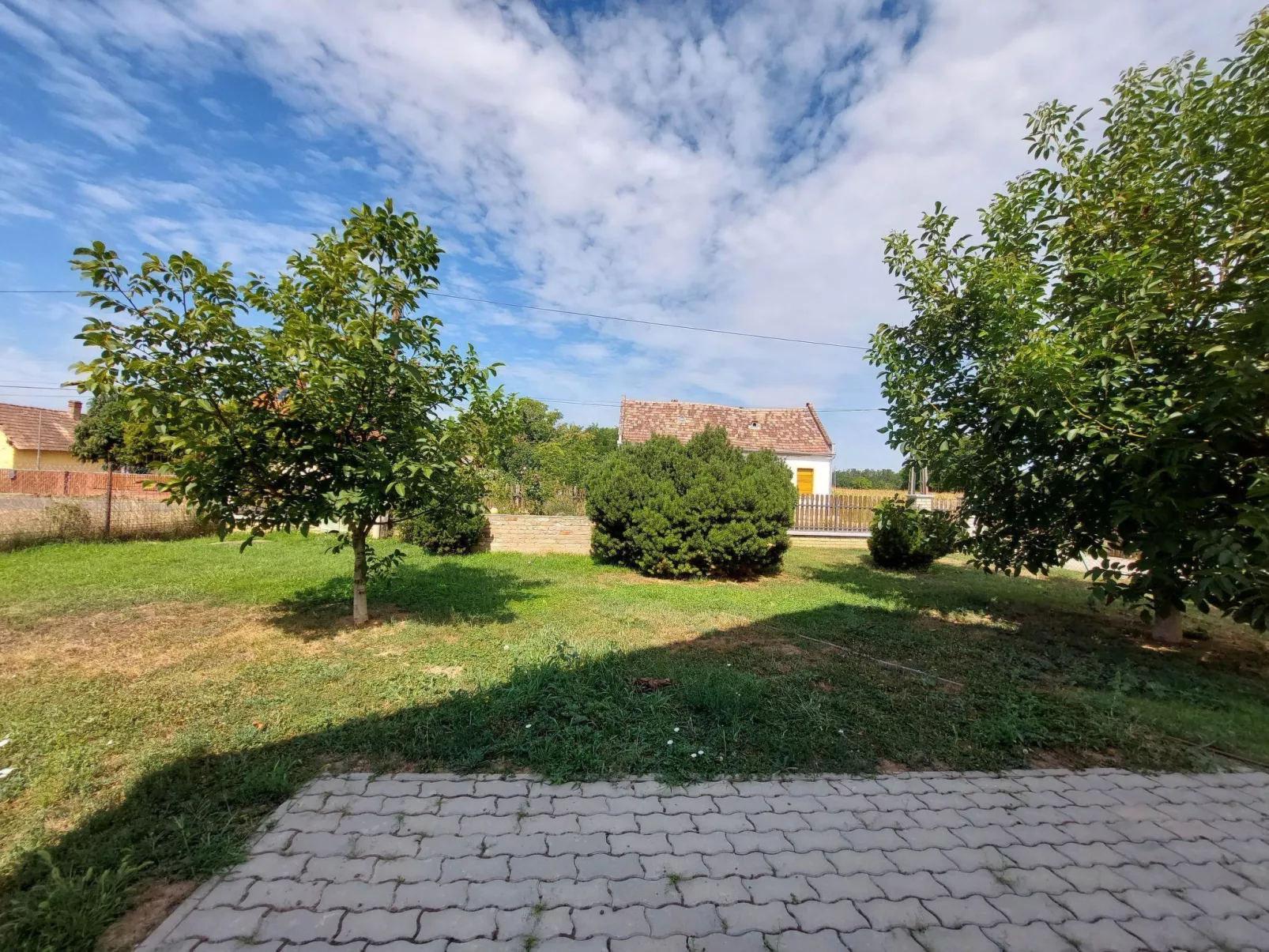 Schöne Ferienwohnung in ruhiger Lage-Buiten