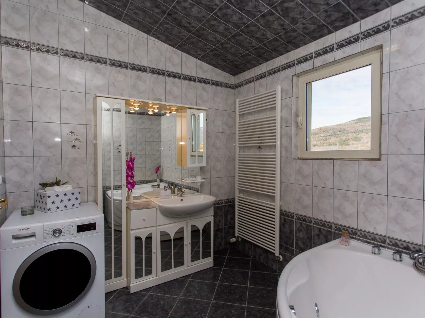 Villa Almas mit Schwimmbad, Fitnessraum, Tennisplatz-Binnen