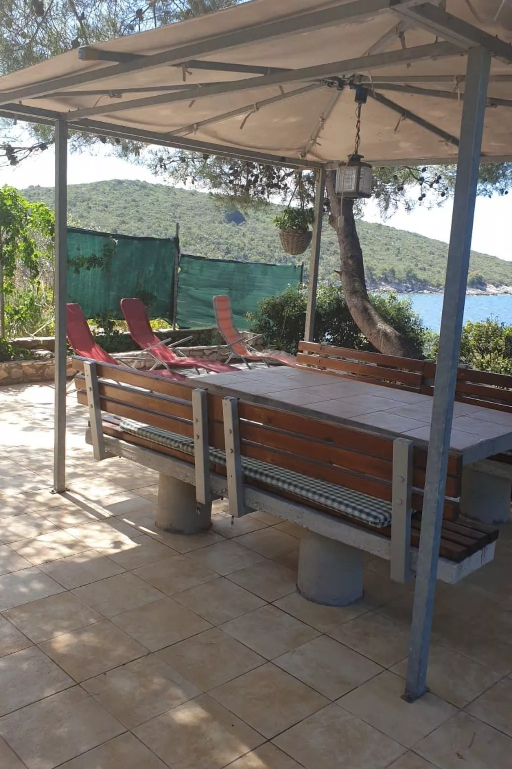 In Maslinica mit Großer Terrasse-Buiten