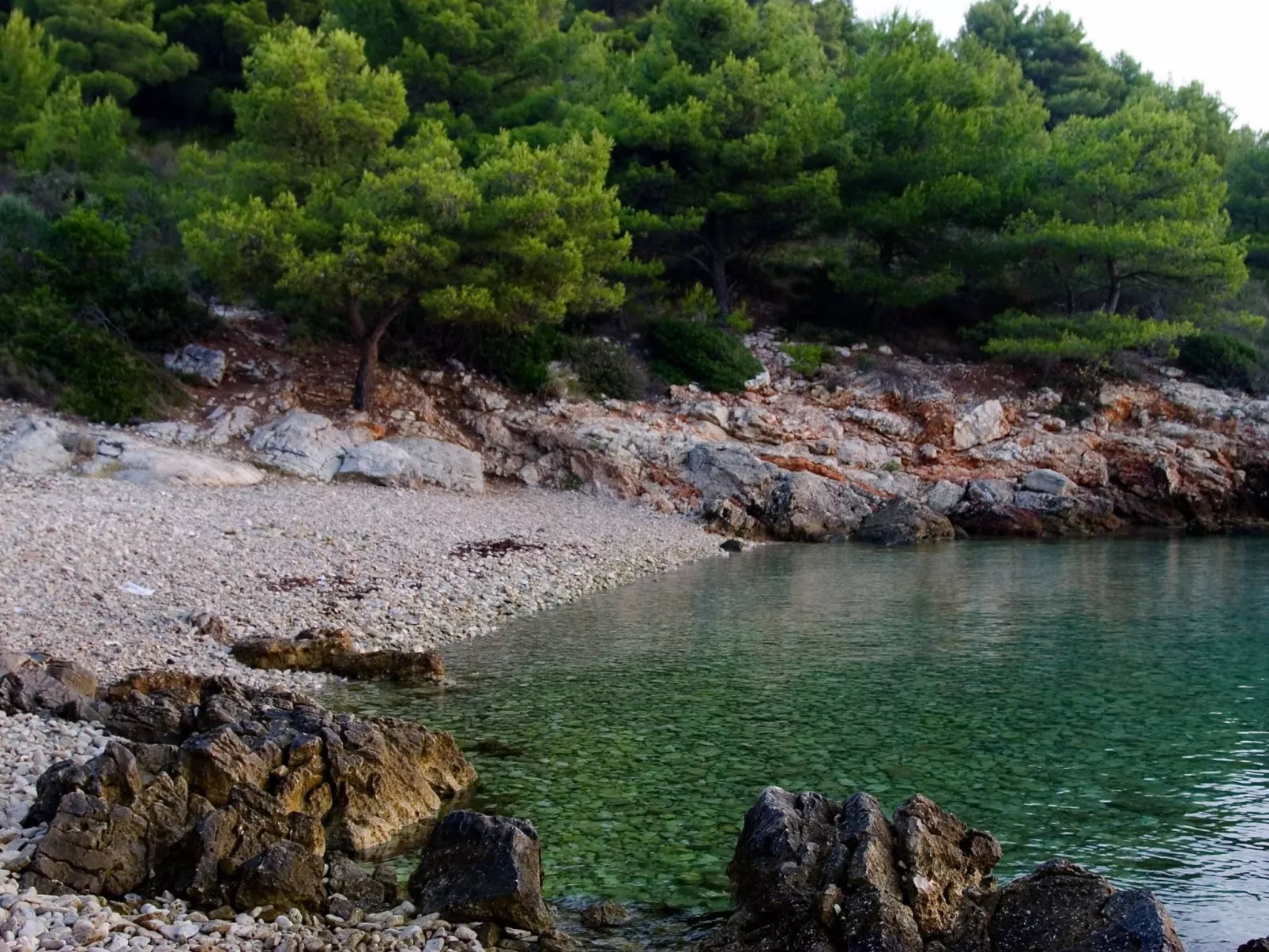 Kleines Steinhaus in einem ruhigen Ort auf der Insel Solta-Buiten
