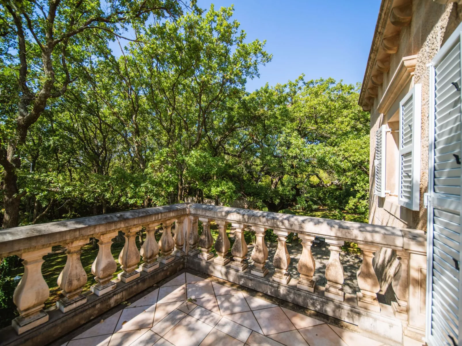 Traditionelles Steinhaus mit privatem beheiztem Pool-Binnen