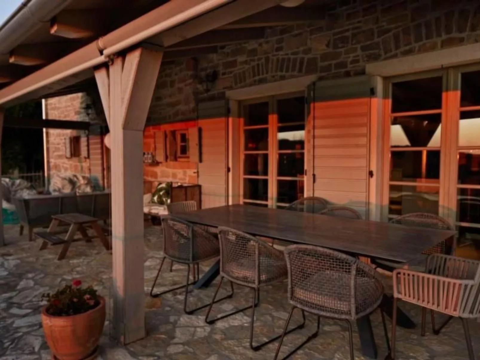 In Kostanjica mit Grill, Terrasse und Garten-Image-tags.info