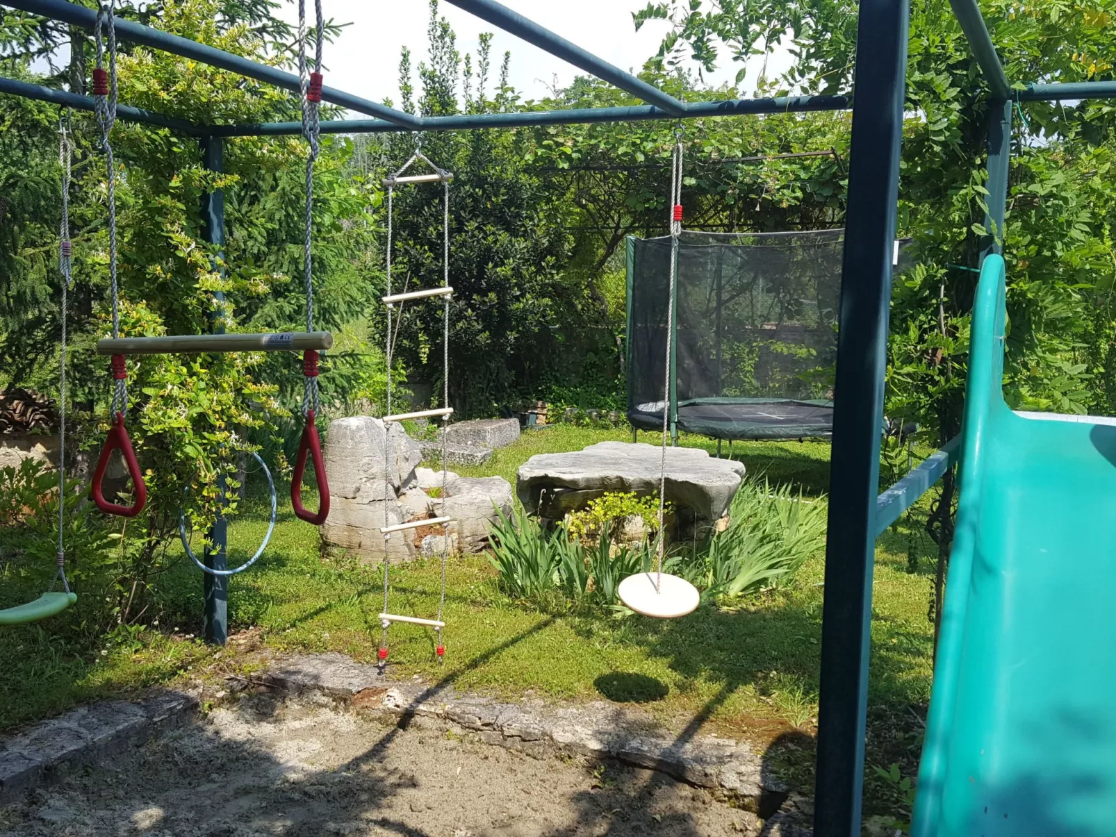 Ferienvilla Lucia mit Pool und eigenem Tennisplatz-Buiten