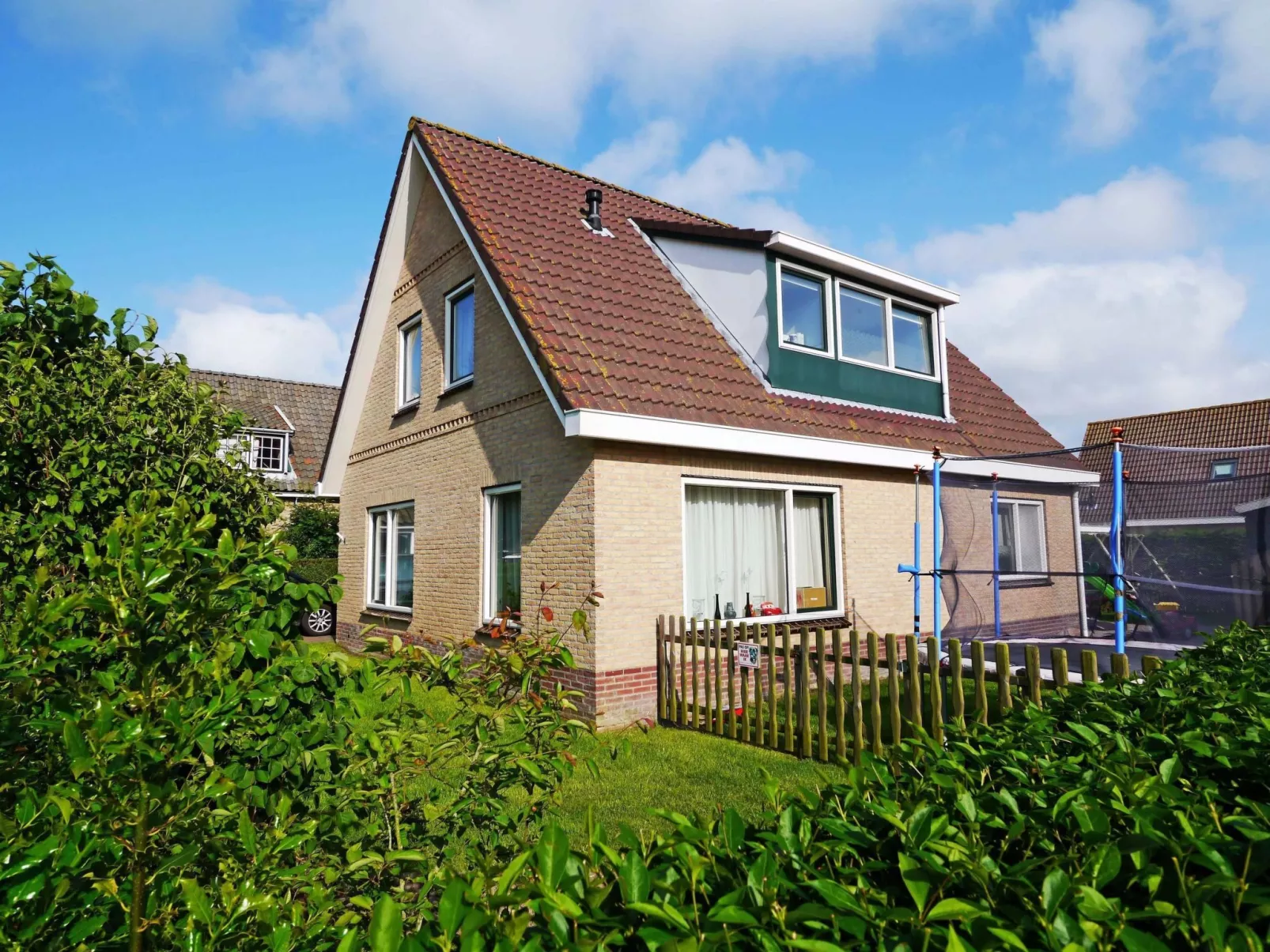 "Yesser" mit eigener Terrasse-Buiten