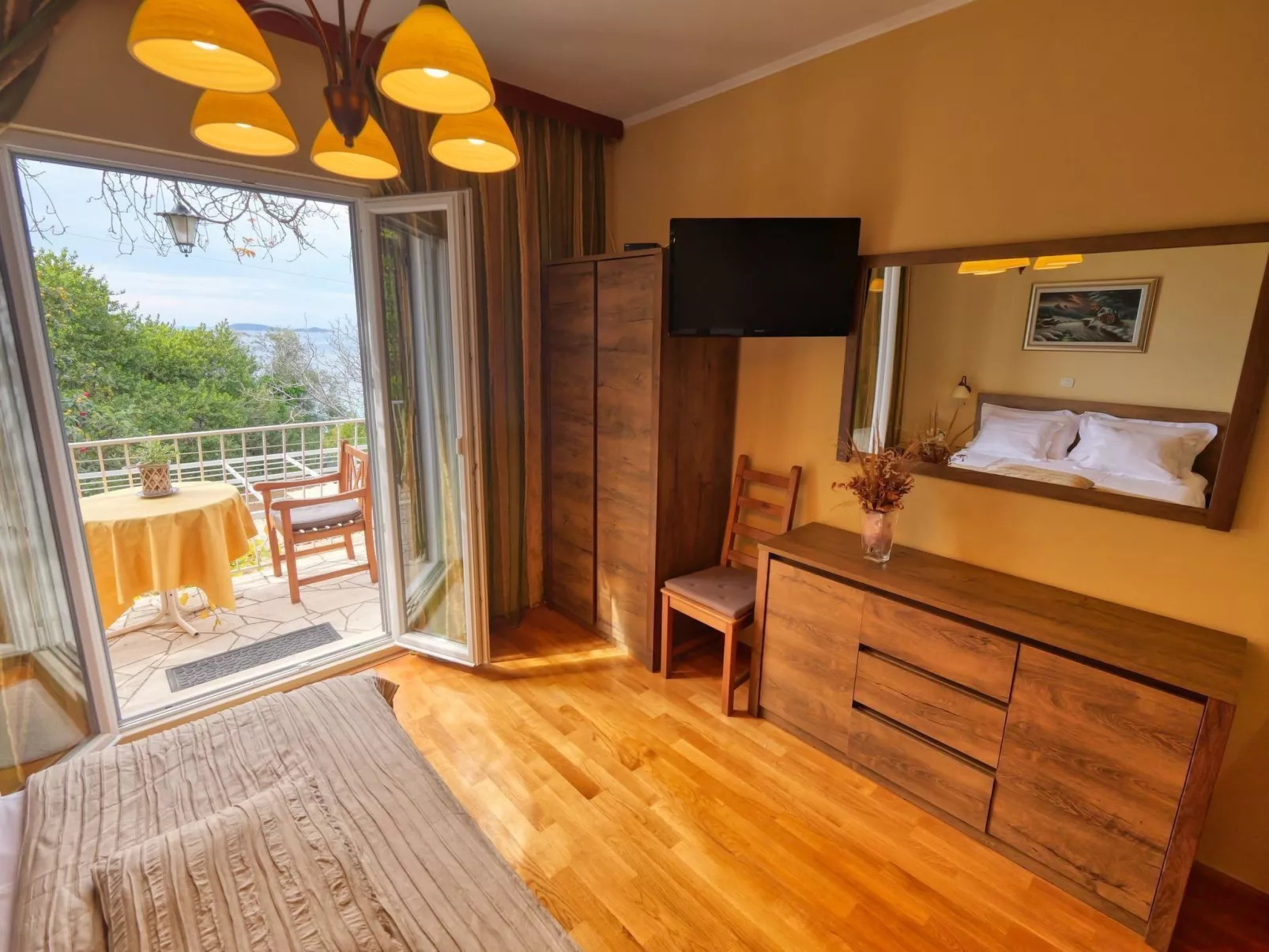 "Helena2" mit Blick auf das Wasser-Binnen