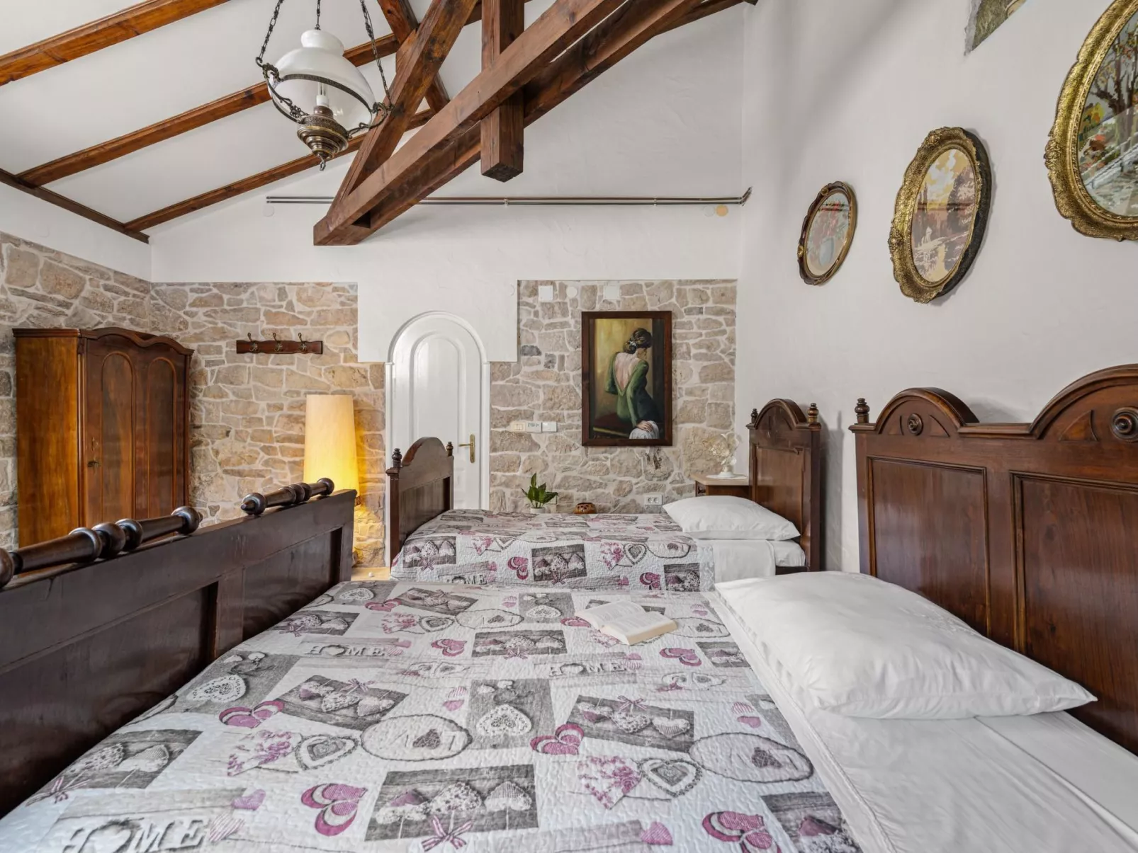 Gemütliches Ferienhaus in Ružići mit Offenem Kamin-Binnen