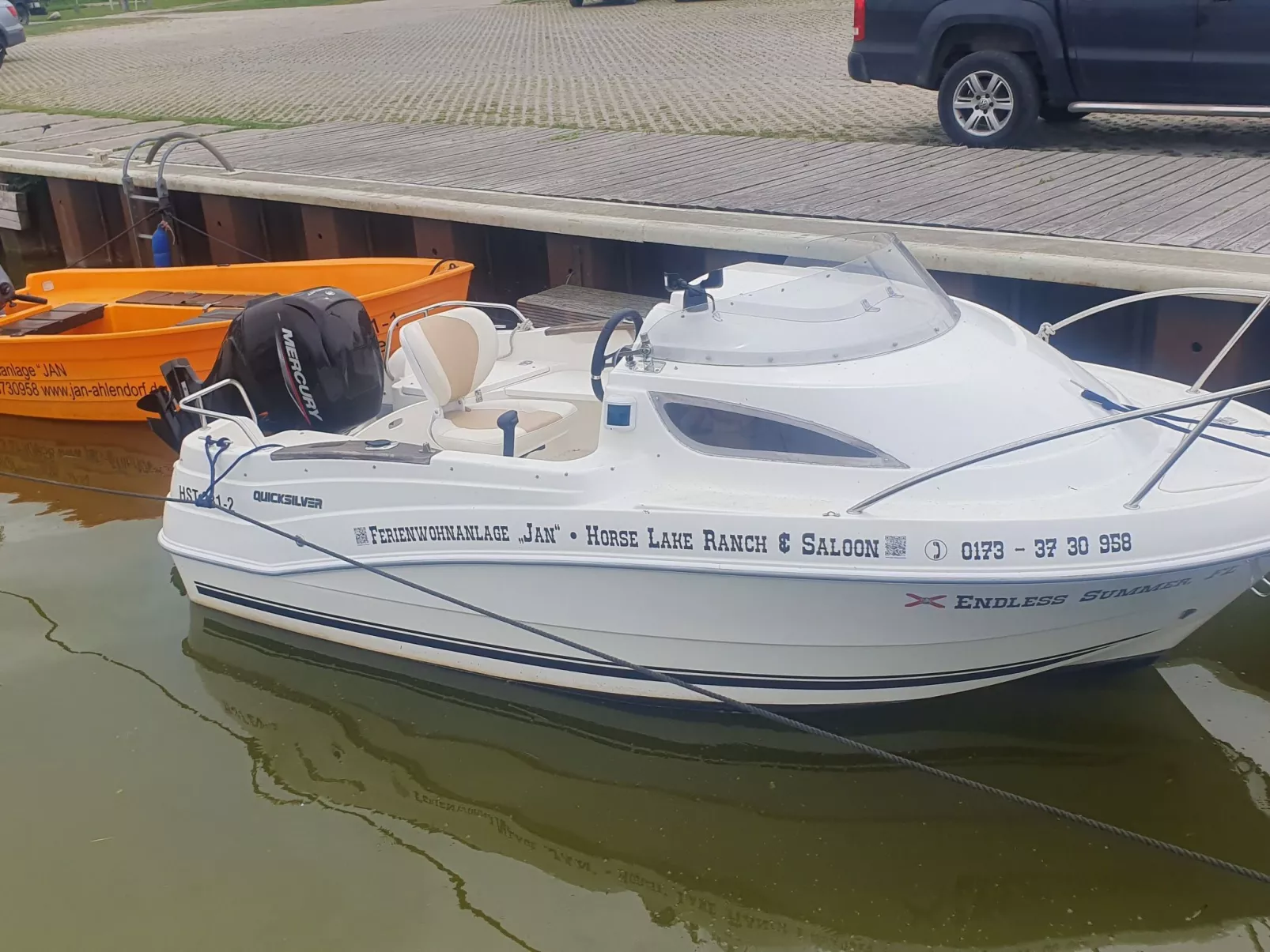 Zeesenboot mit möblierter Terrasse-Binnen