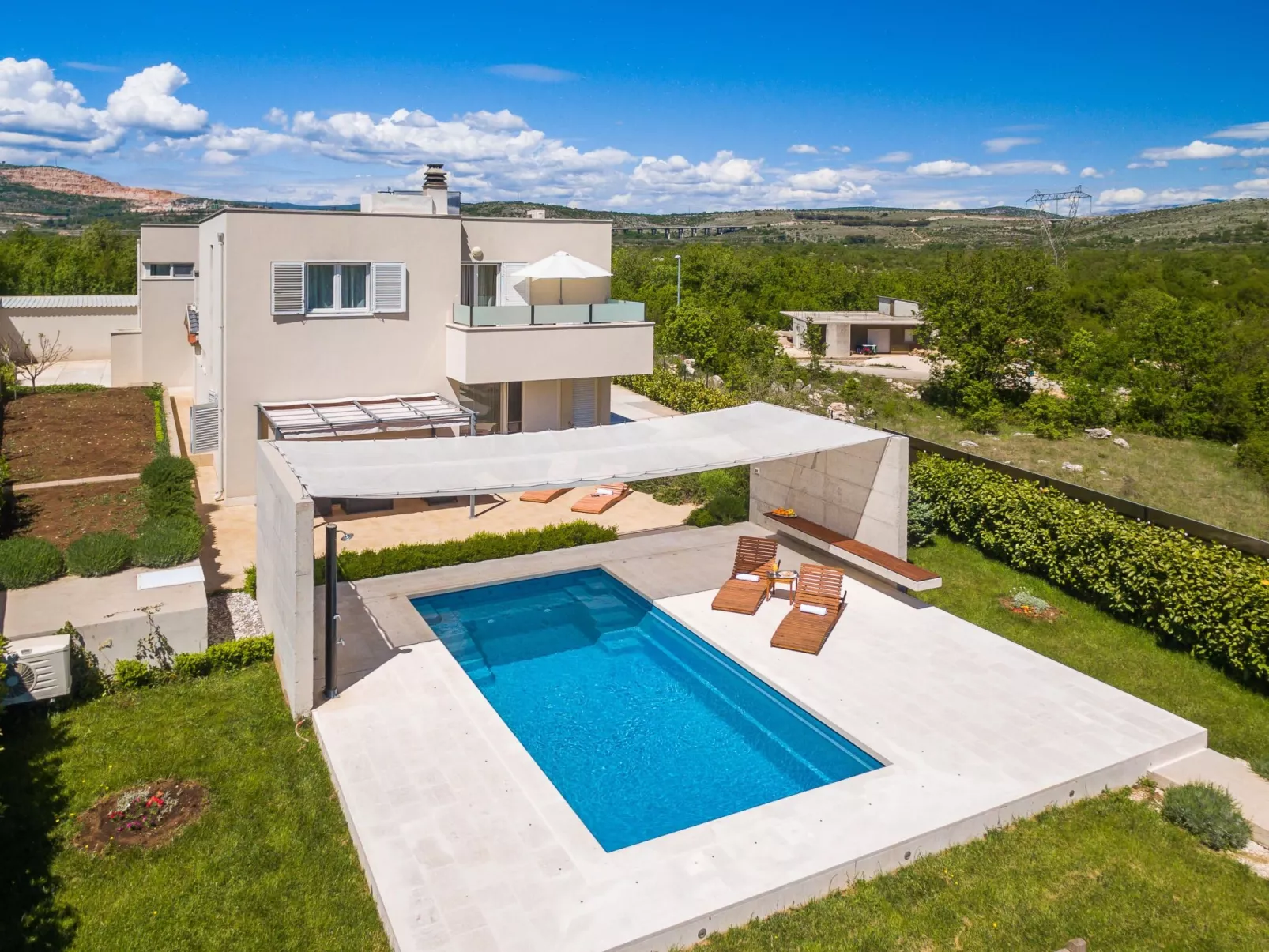 In Dugopolje mit Beheiztem Pool-Buiten