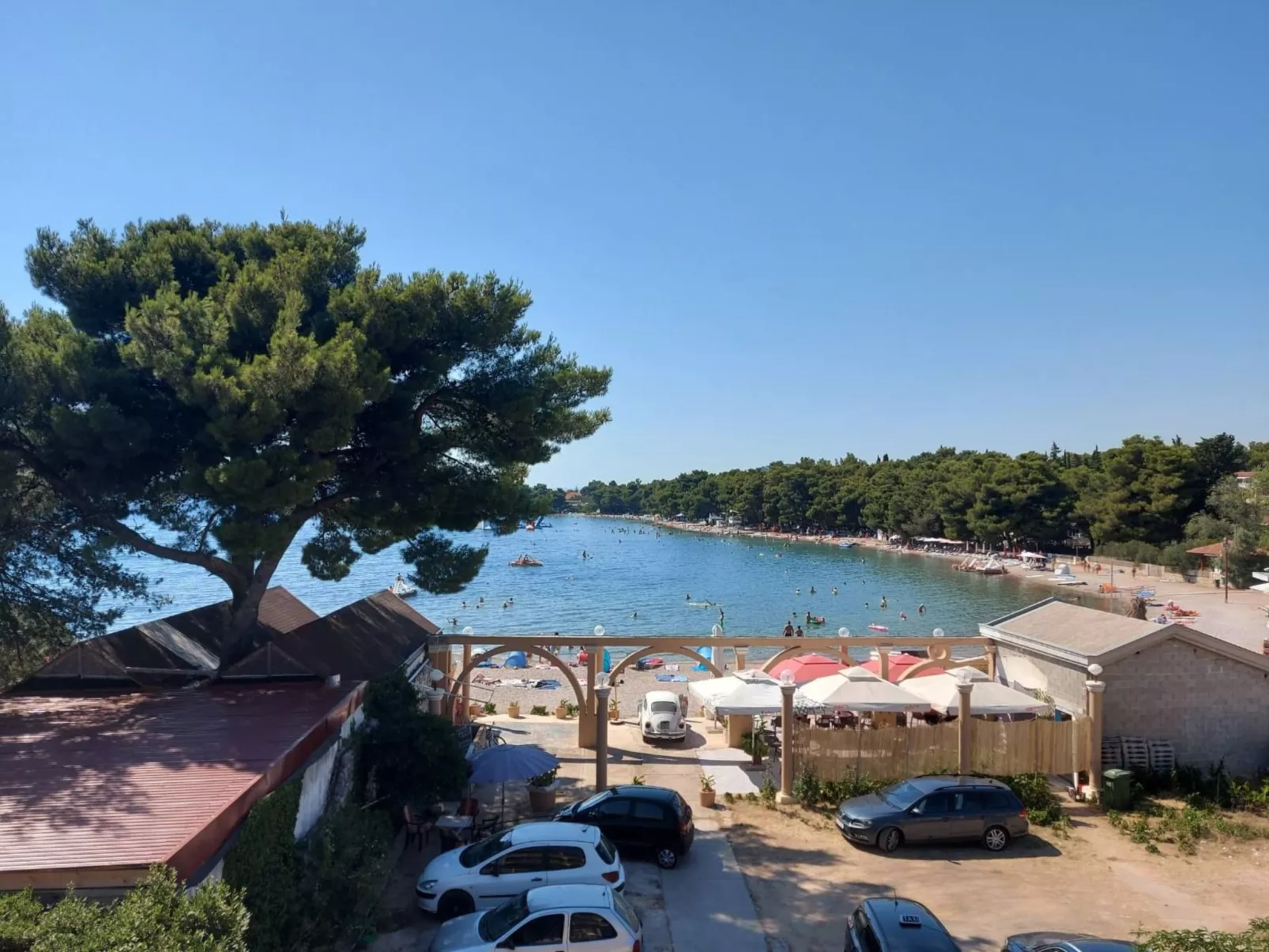 Wohnung in Pirovac mit Terrasse, Garten und Grill-Buiten