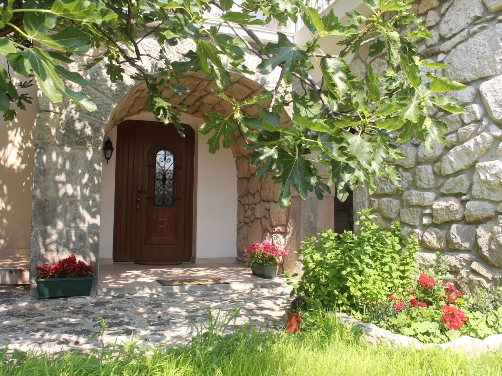 Geräumige Villa mit drei Schlafzimmern und einem ruhigen Garten-Binnen