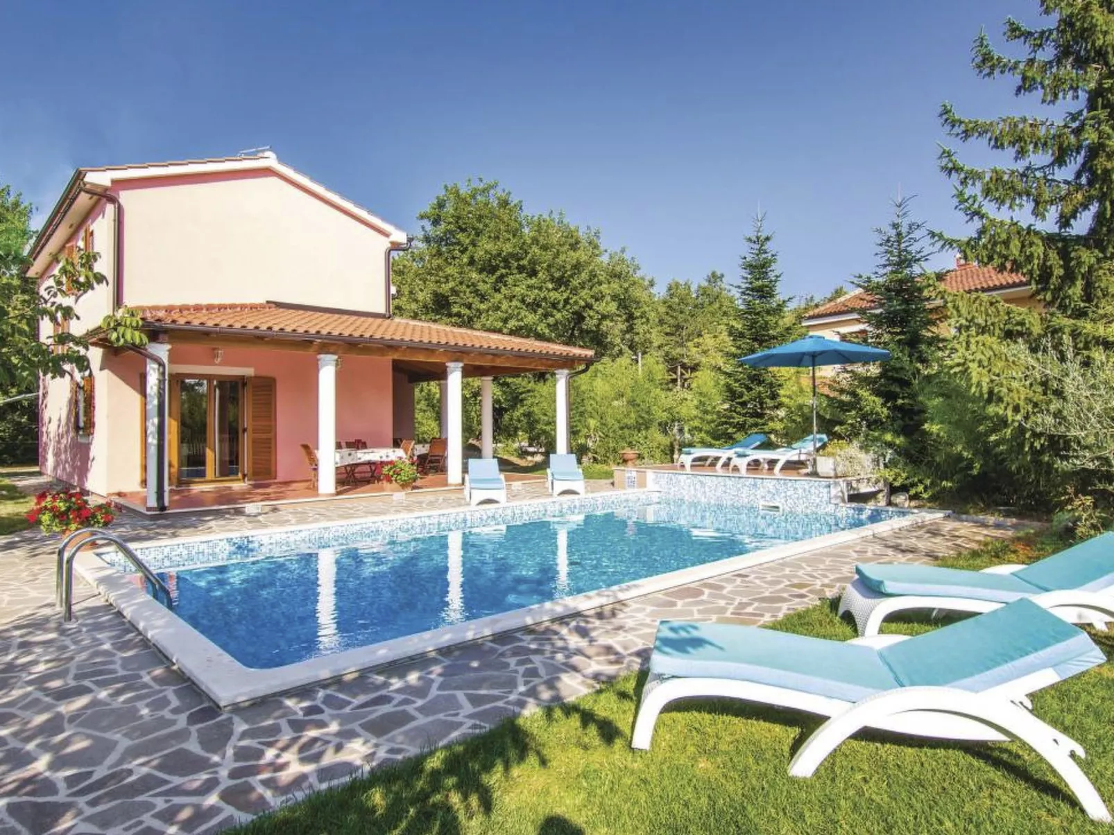 Valmonida mit Pool-Binnen