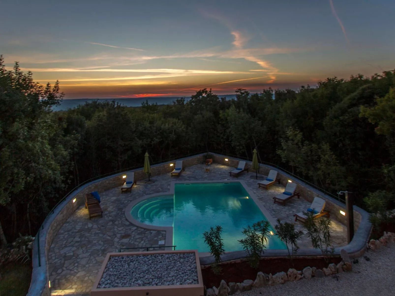 Familiäre 5-Schlafzimmer-Villa mit Gemeinschaftspools-Binnen