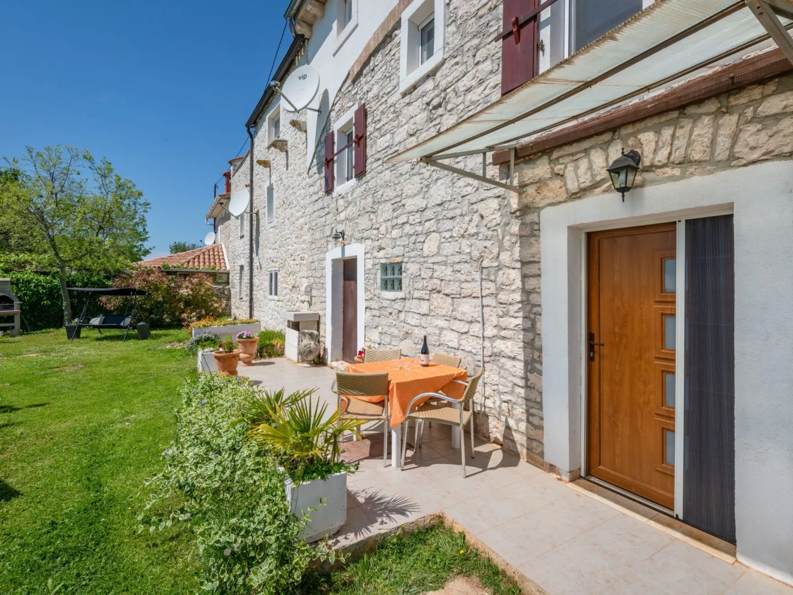Typisch istrisches Ferienhaus mit Garten-Buiten