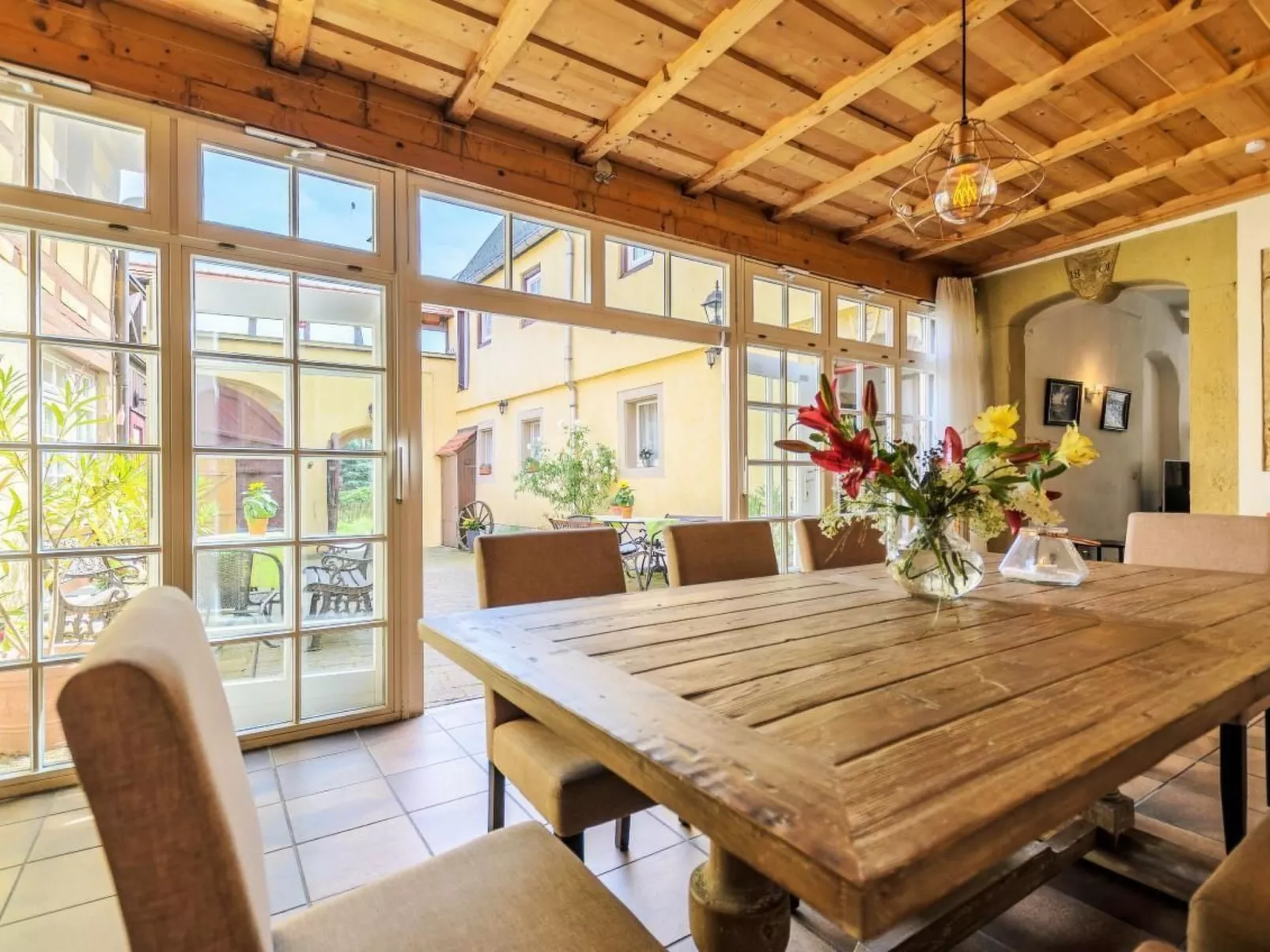 Villa mit Garten, Grill und Terrasse-Binnen