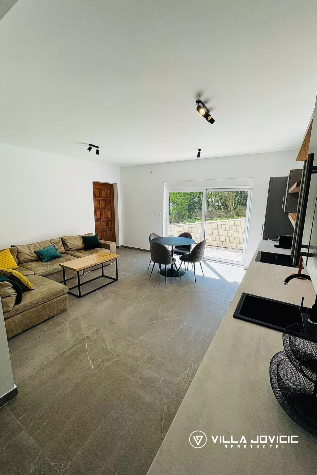 Appartement mit Pool - Binnen