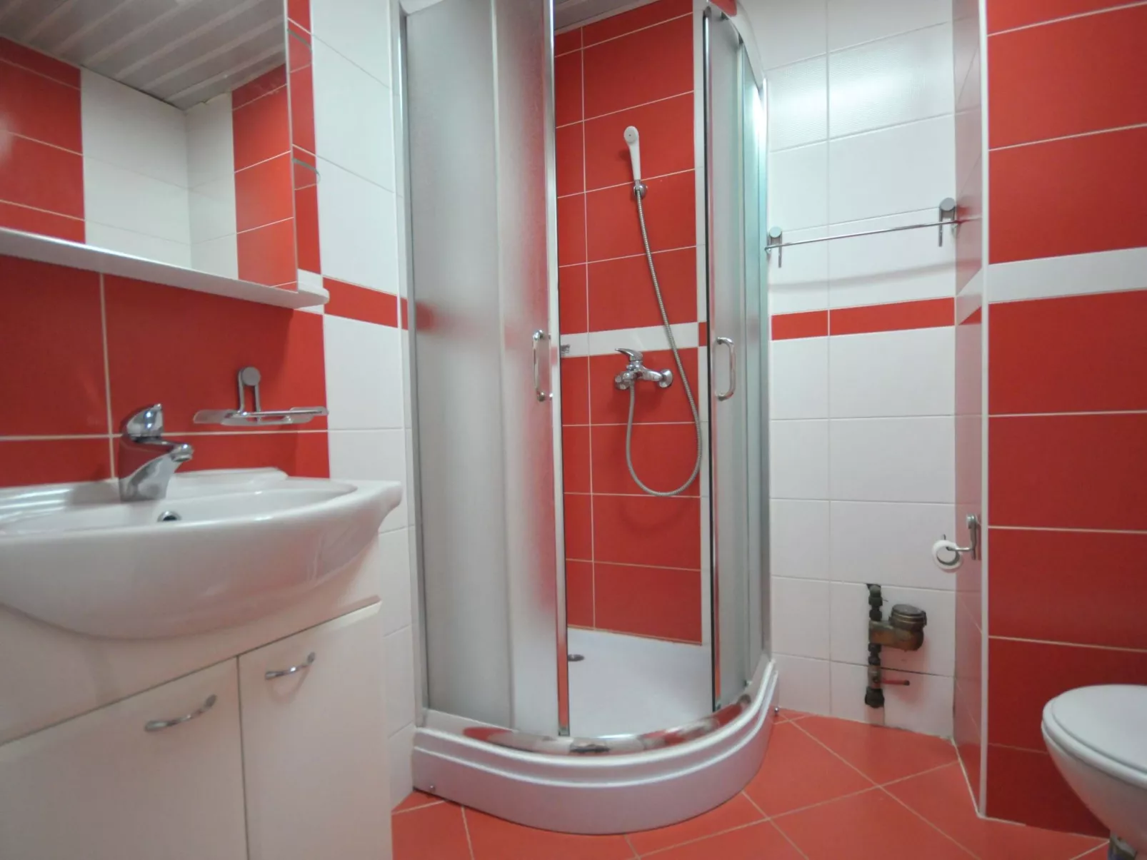 Wohnung mit Waschmaschine und Geschirrspüler-Binnen