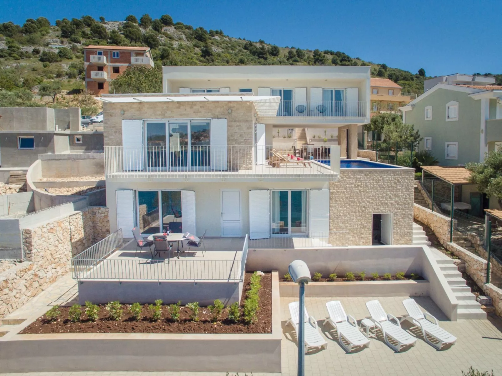 Am Strand "Villa Lori"-Binnen