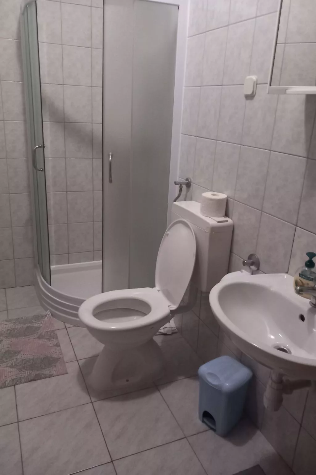 "Apartment Mate 3"-Binnen