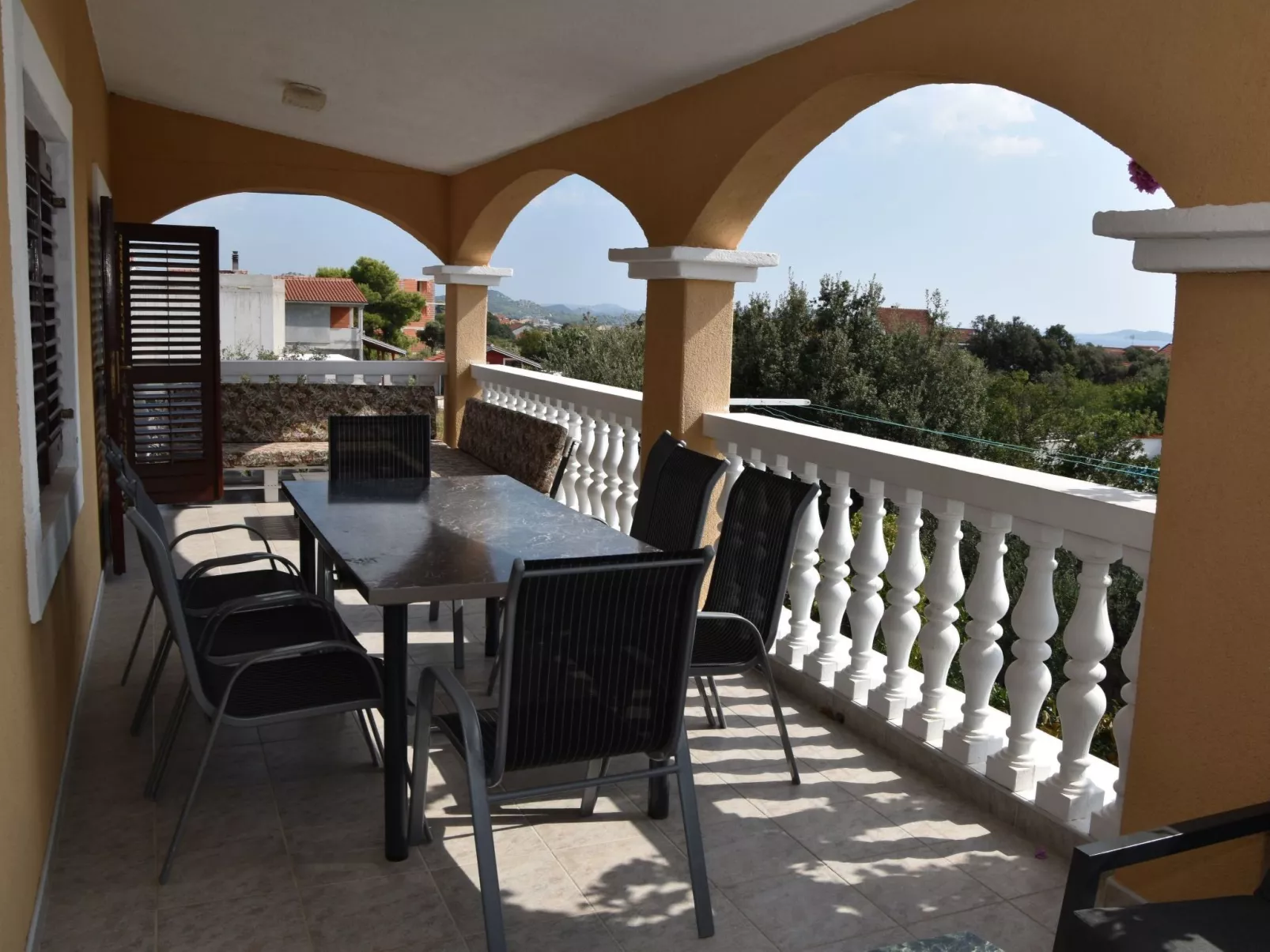 Appartement Maksan im 2. Stock mit einer Terrasse-Buiten