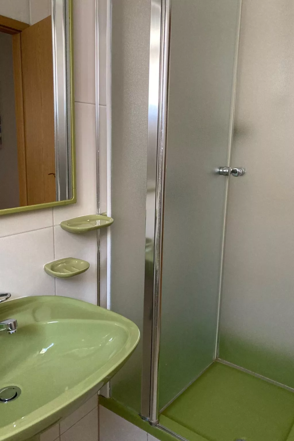 In Povlja mit gemeinschaftlichem Parkplatz-Binnen