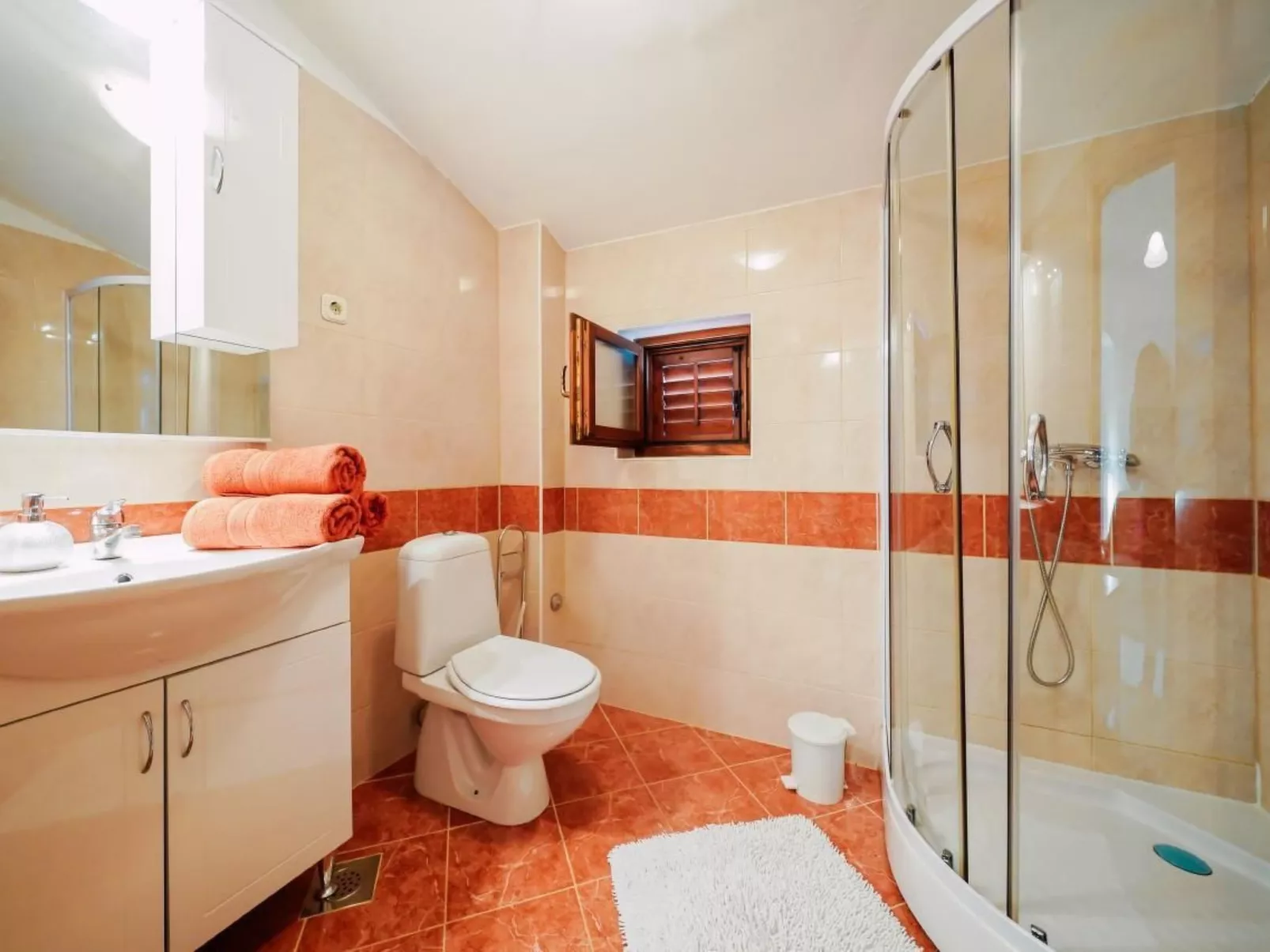 Wohnung mit Whirlpool-Binnen