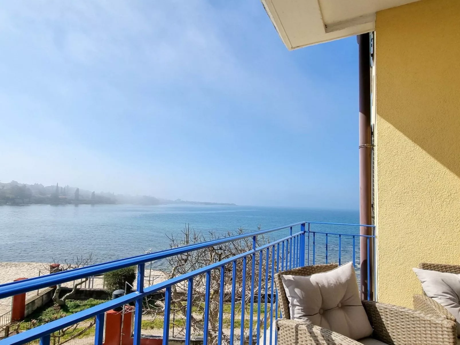Wohnung "Belvedere dole" mit Blick auf das Wasser-Buiten