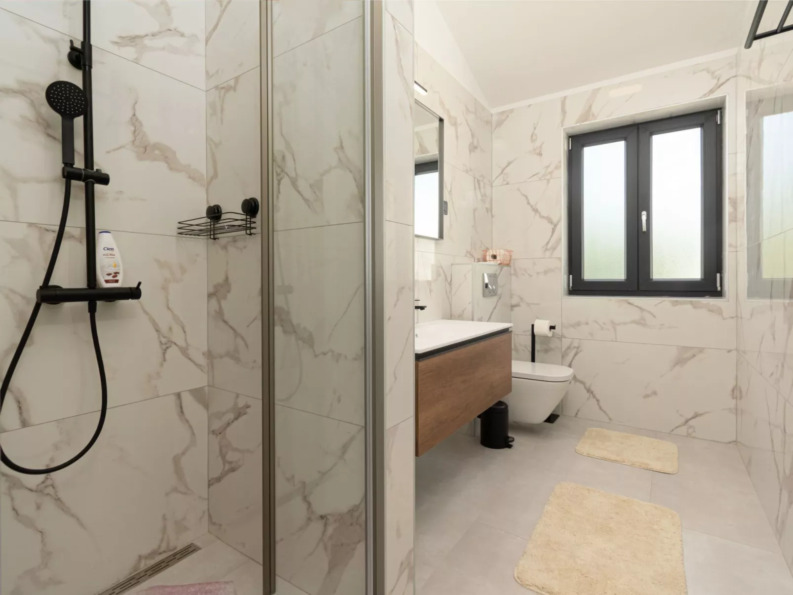 Modern 300m² Villa - King Beds and Leisure Zone-Binnen