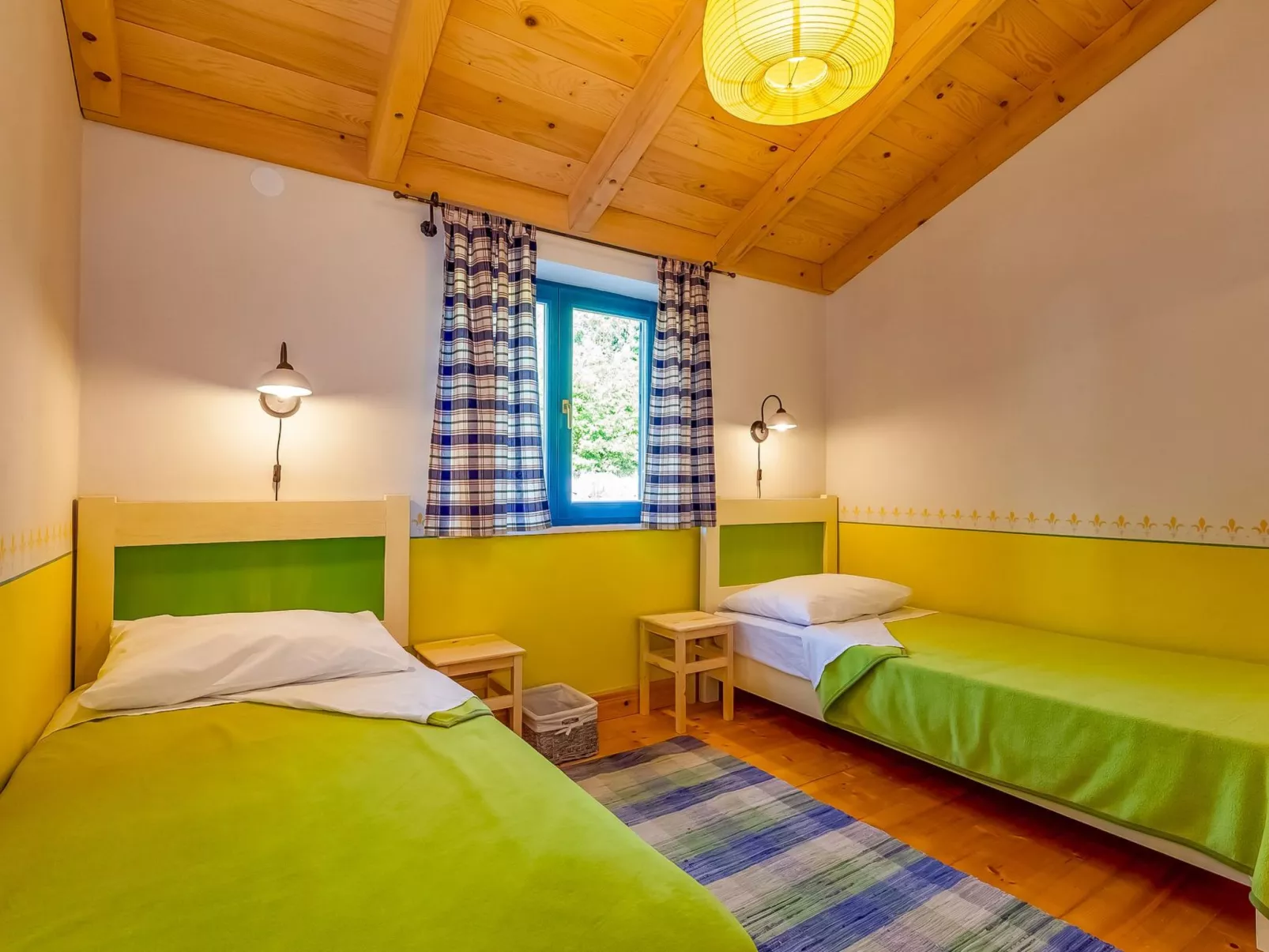 Ferienvilla mit Blick auf das Wasser-Image-tags.info