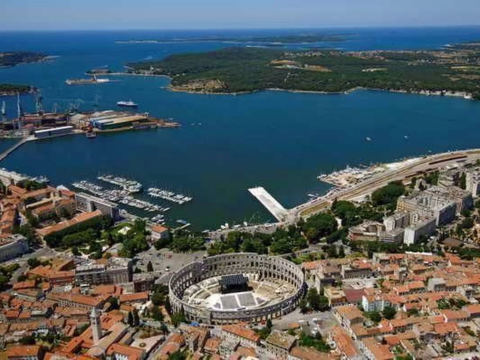 "Jela" mit Terrasse-Buiten