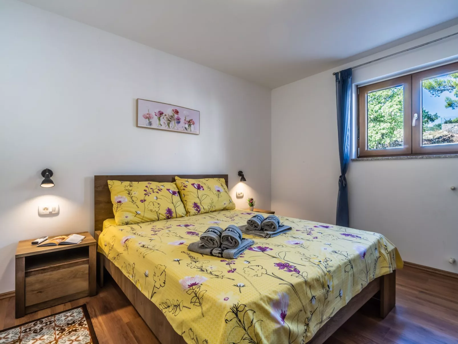 Elegantes Escape mit Pool und Panoramablick-Binnen