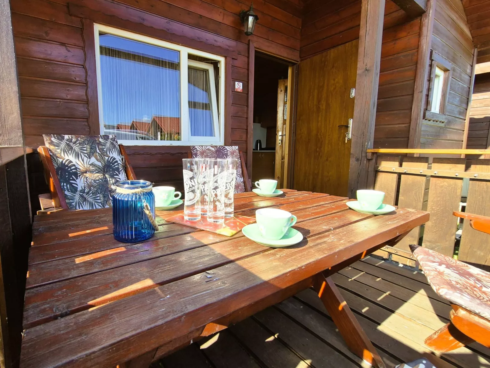 Mit Schwimmbad-Binnen