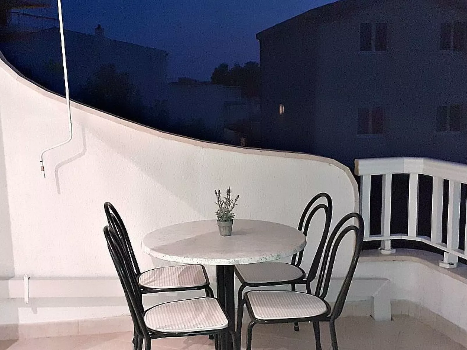 Wohnung mit Balkon und Meerblick in Strandnähe-Binnen