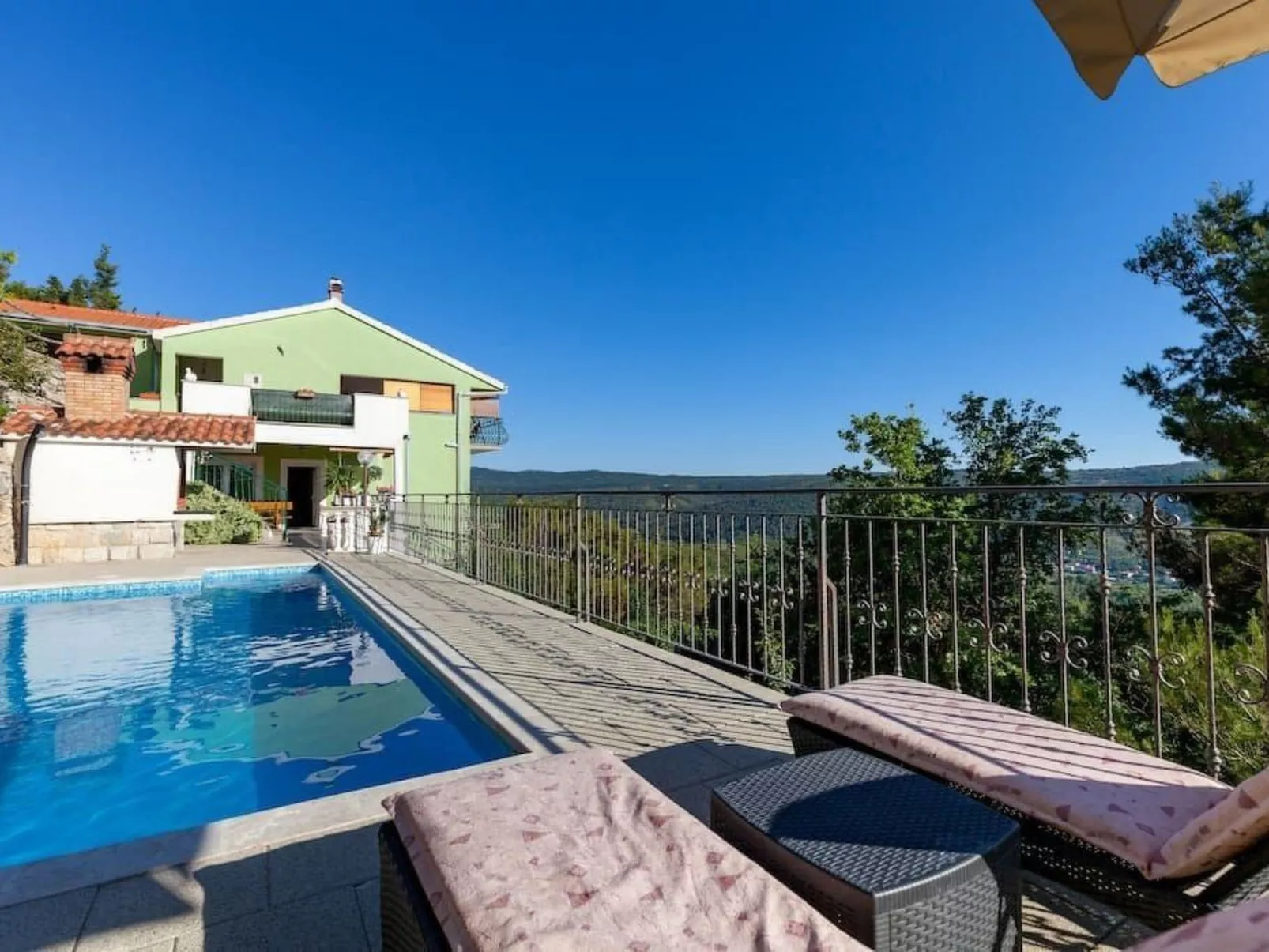 Privatwohnung mit Jacuzzi und Schwimmbad-Binnen