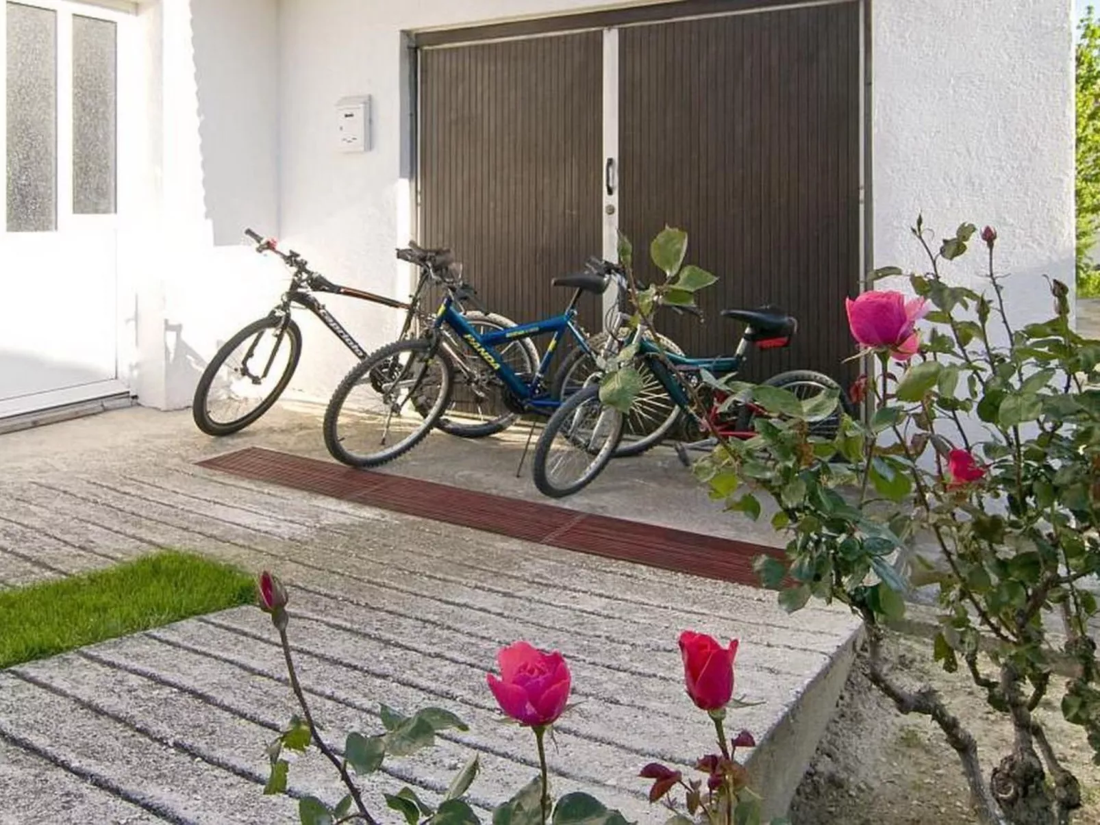 Mit Privatparkplatz-Buiten